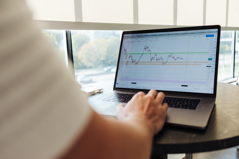 Undervalued US Tech Stocks: Value Discovery Guide for 2025